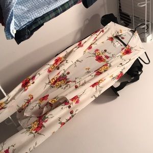 Asymmetrical sleeveless comono